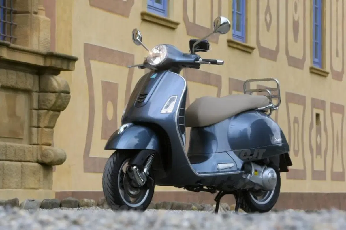 Vespa GTS e GTS Super 300 ABS (12)
