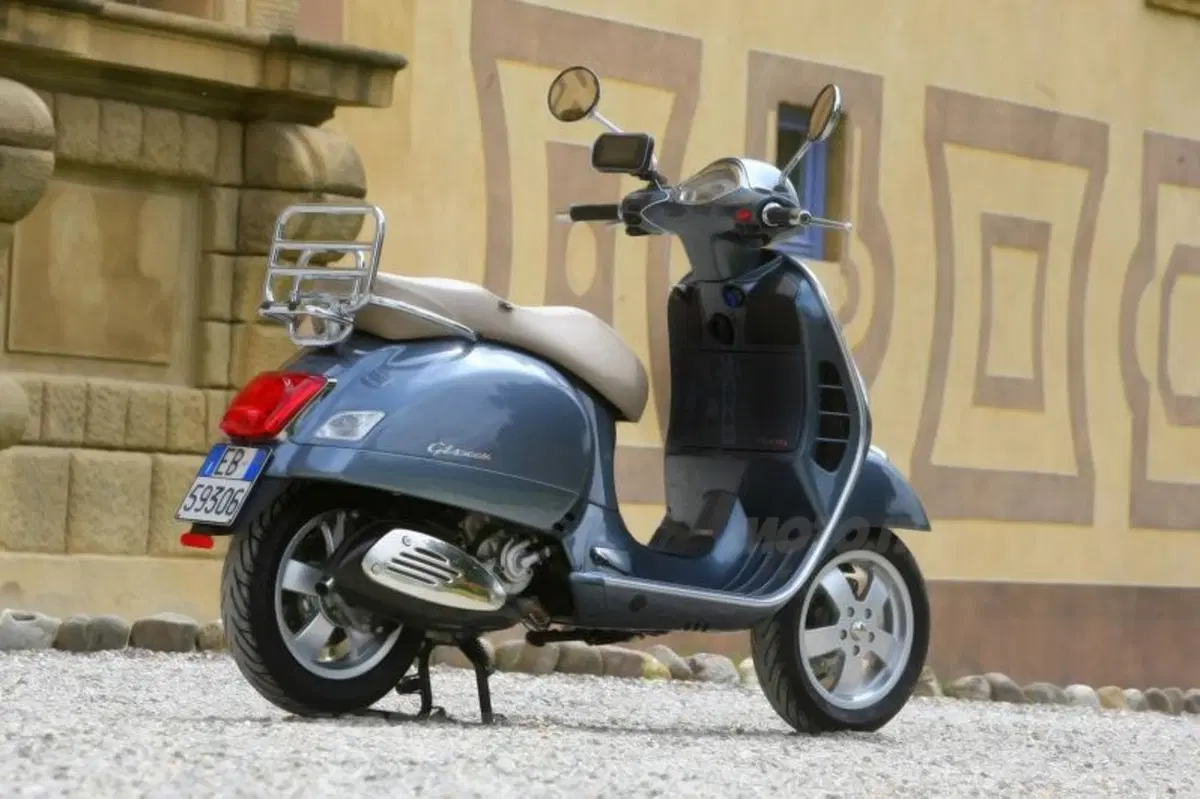 Vespa GTS e GTS Super 300 ABS (13)