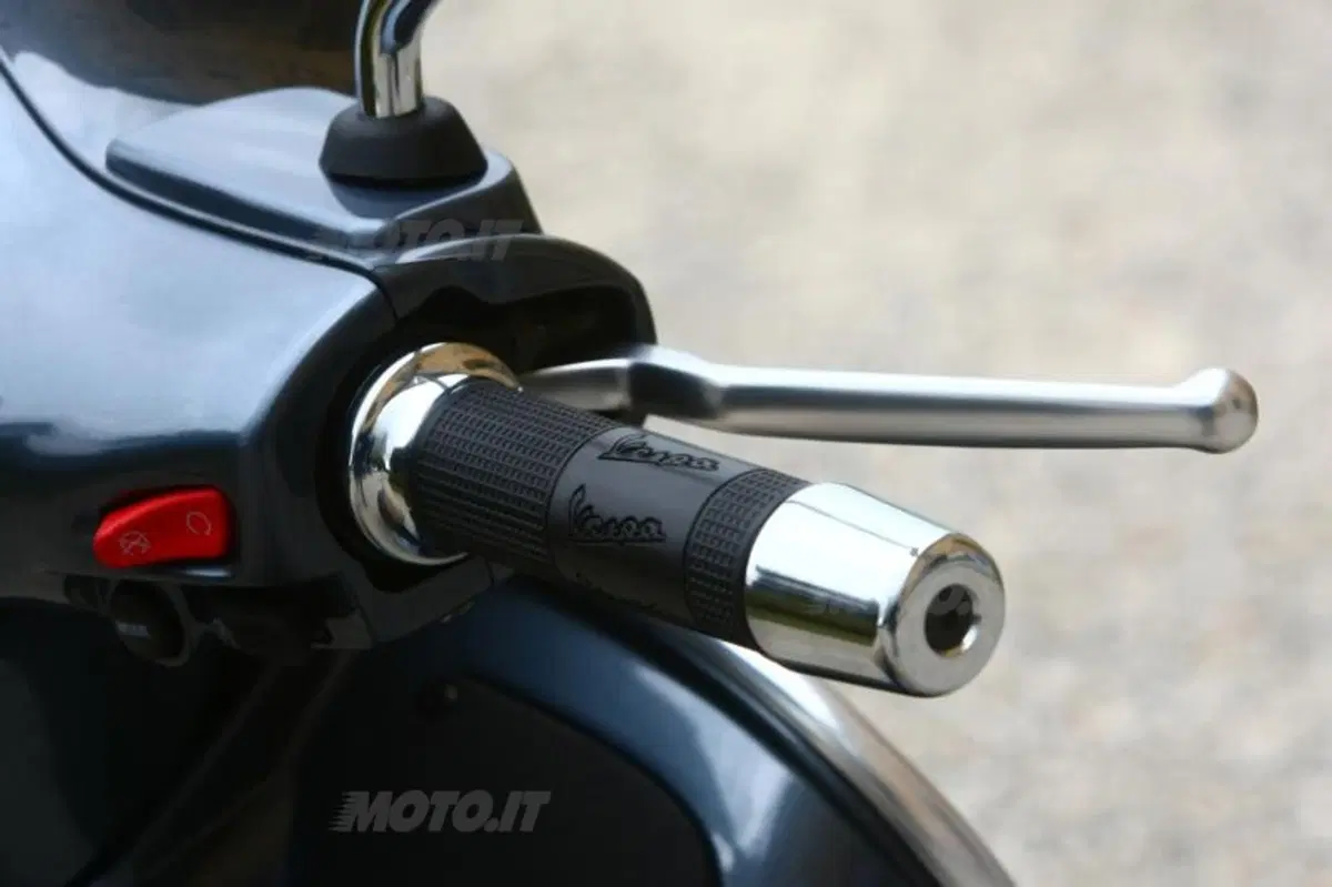 Vespa GTS e GTS Super 300 ABS (14)