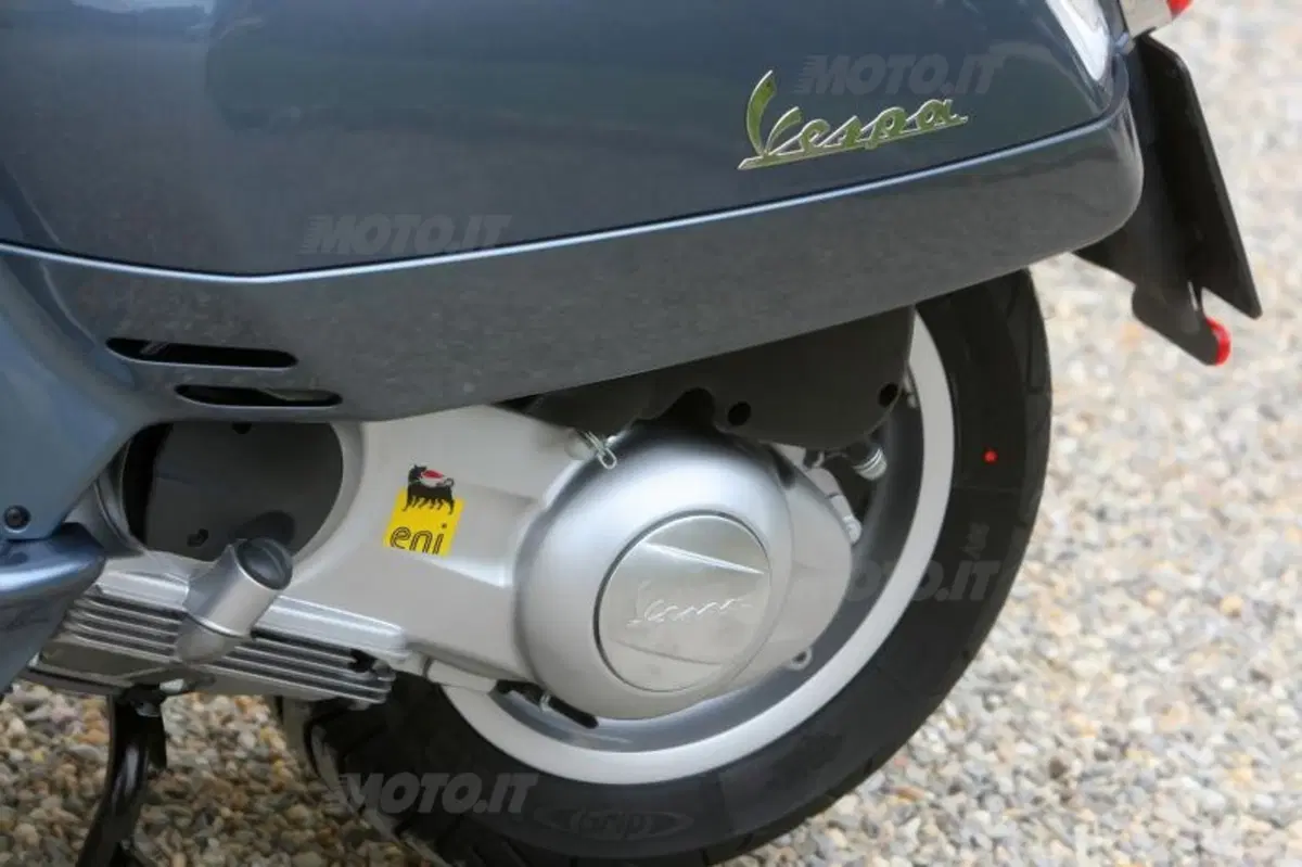 Vespa GTS e GTS Super 300 ABS (16)