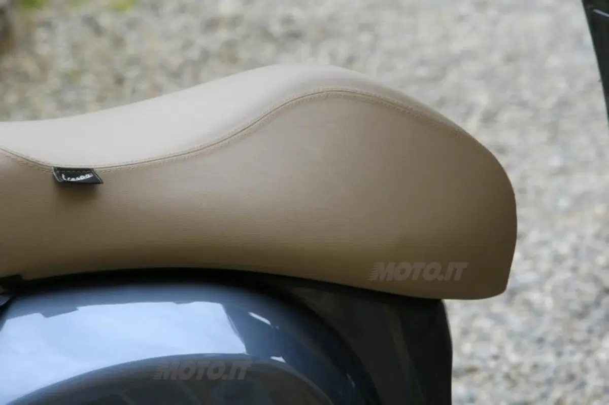 Vespa GTS e GTS Super 300 ABS (18)