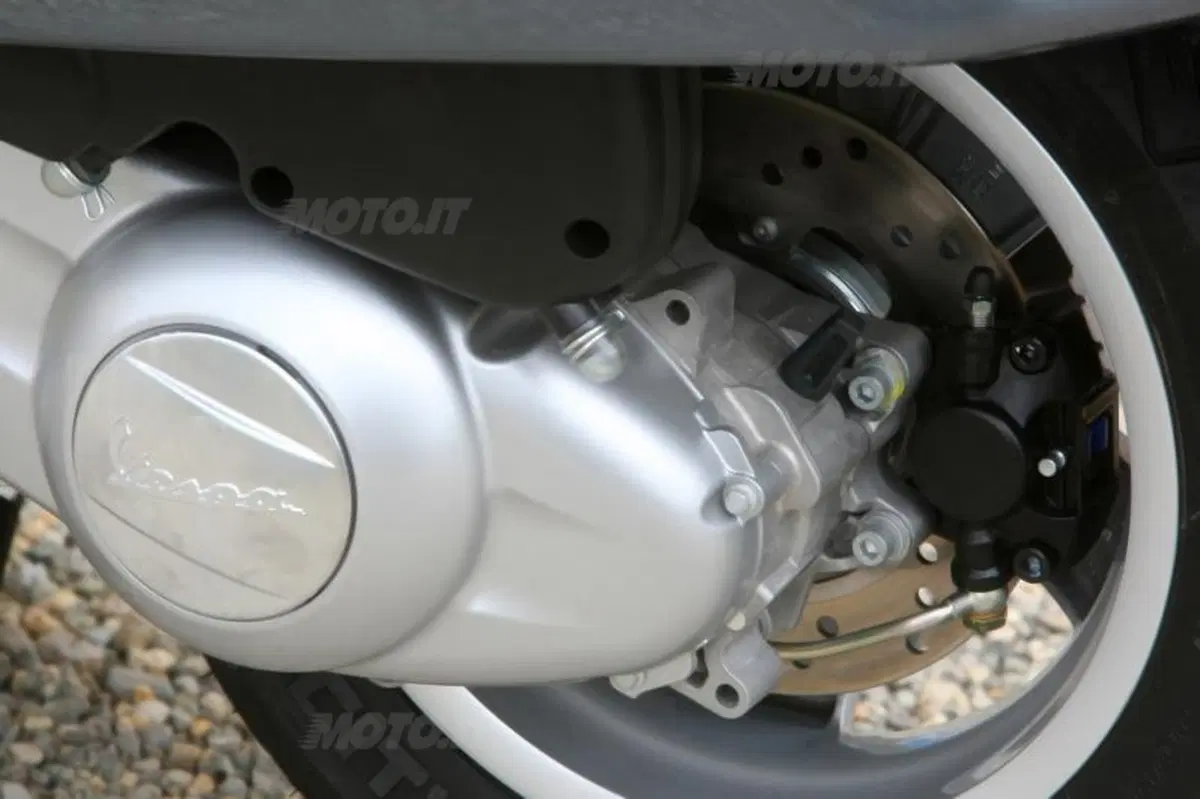 Vespa GTS e GTS Super 300 ABS (23)