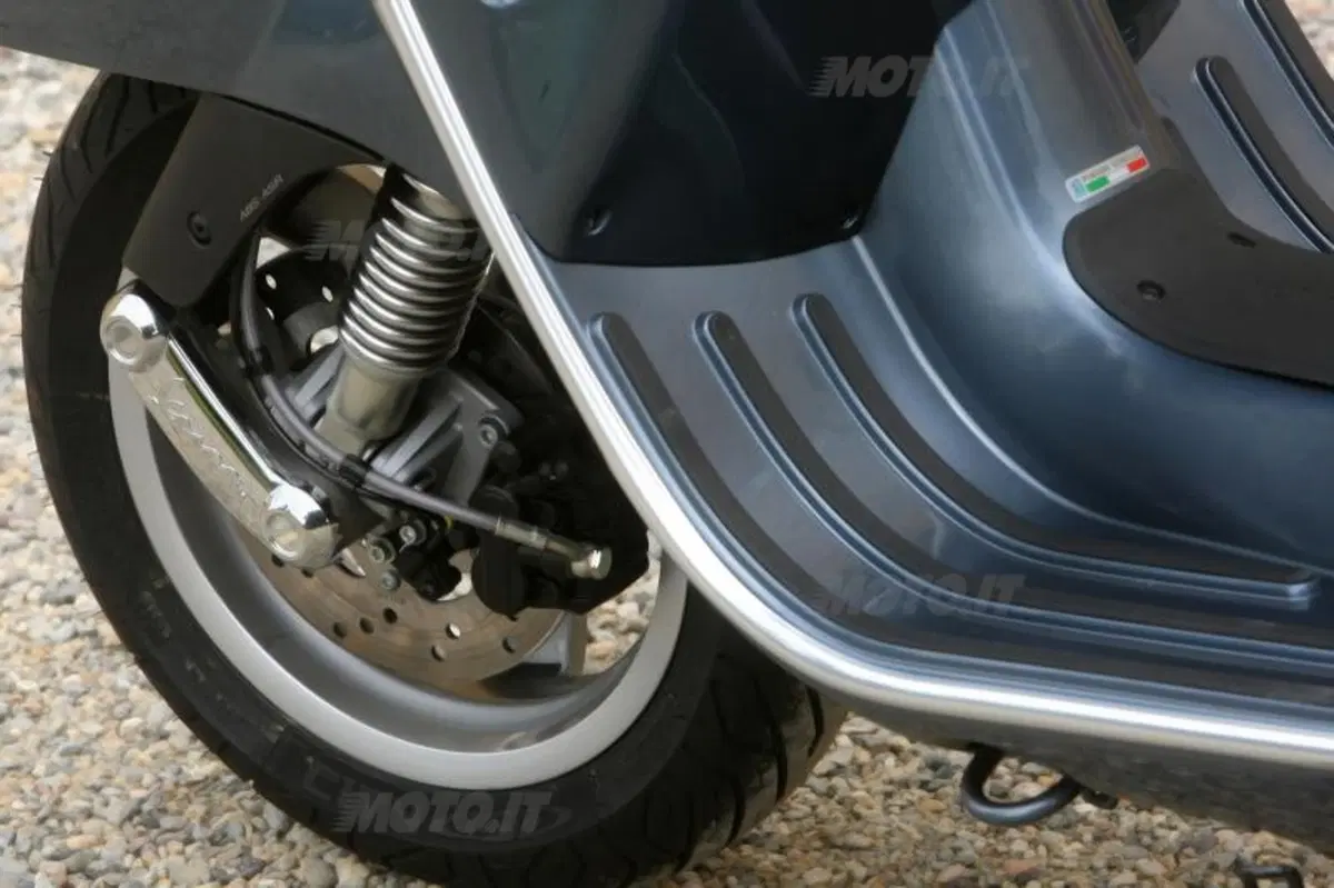 Vespa GTS e GTS Super 300 ABS (25)