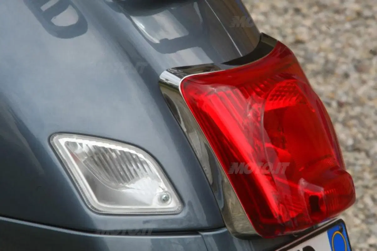 Vespa GTS e GTS Super 300 ABS (26)