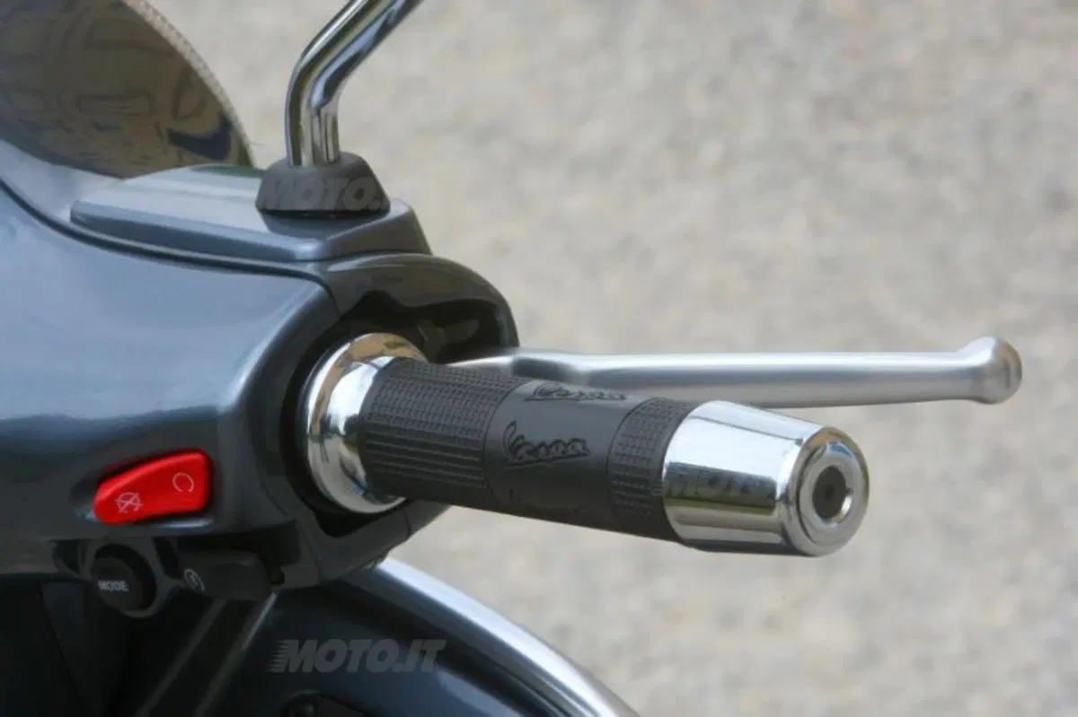 Vespa GTS e GTS Super 300 ABS (29)