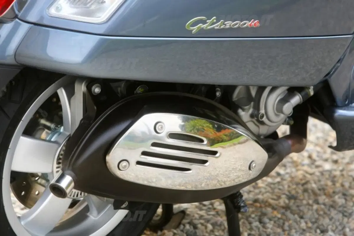 Vespa GTS e GTS Super 300 ABS (30)