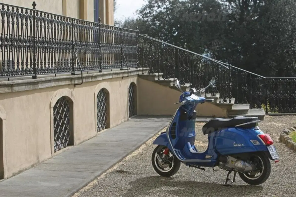 Vespa GTS e GTS Super 300 ABS (35)