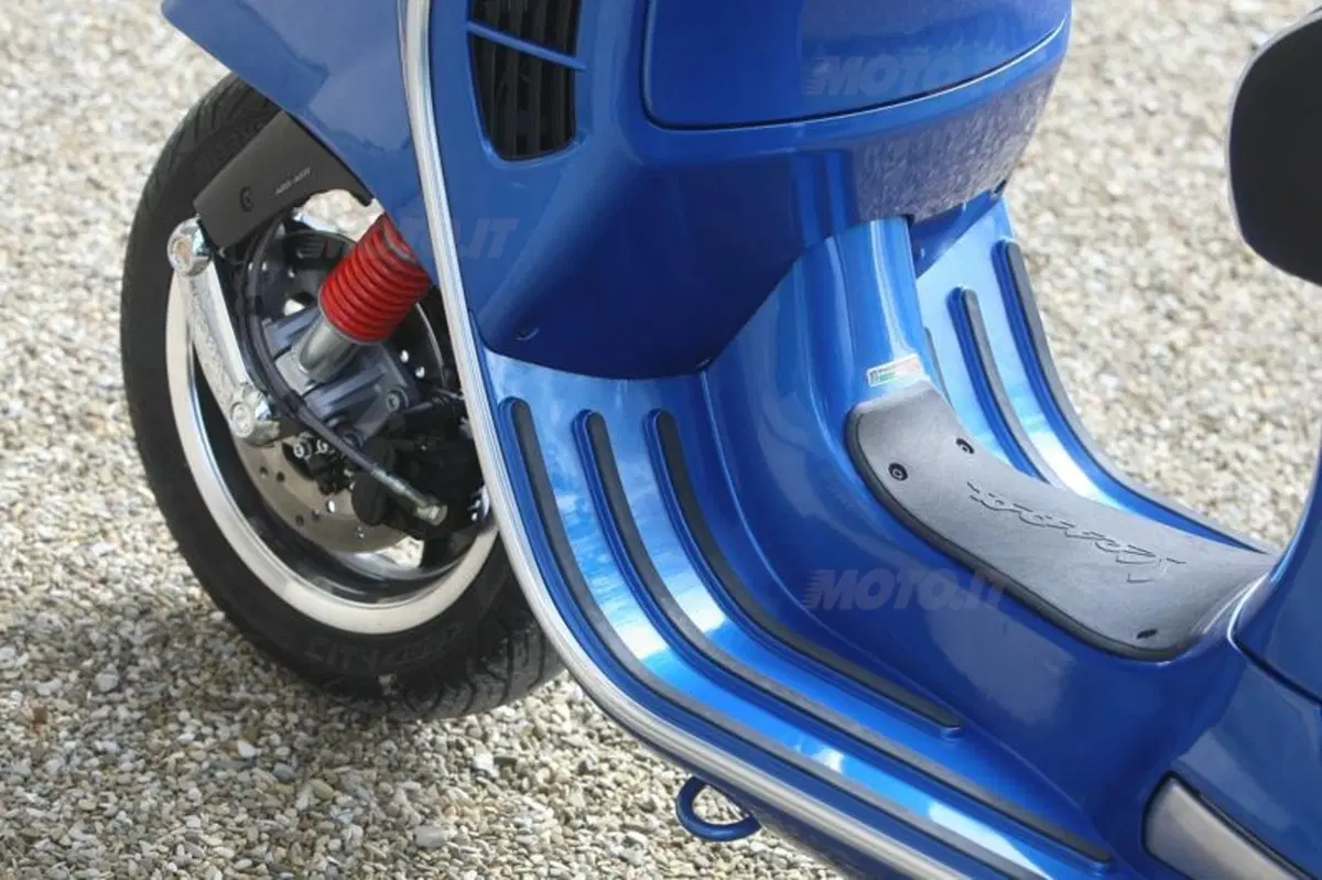 Vespa GTS e GTS Super 300 ABS (42)