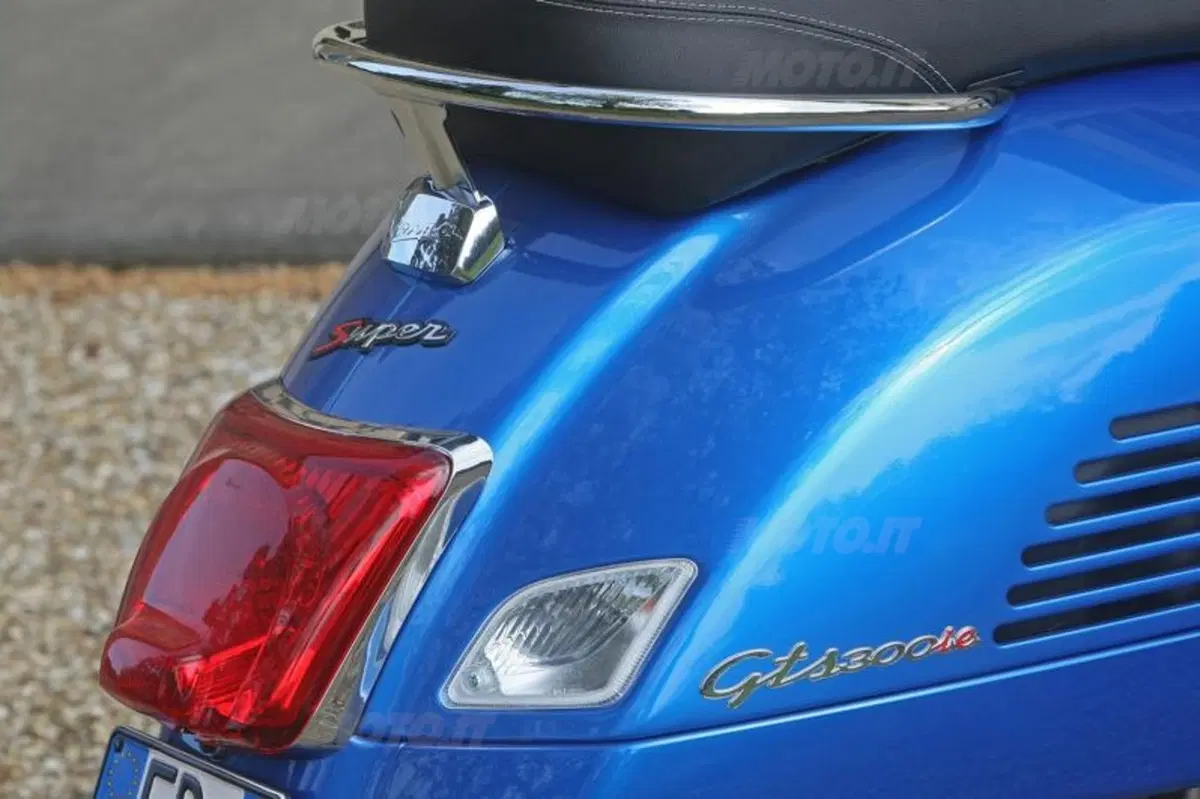 Vespa GTS e GTS Super 300 ABS (47)