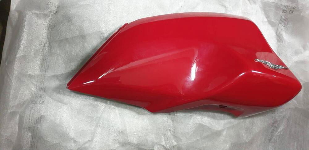 Coperchio serbatoio dx V85TT Rosso Vulcano E4 - VV Moto Guzzi (4)