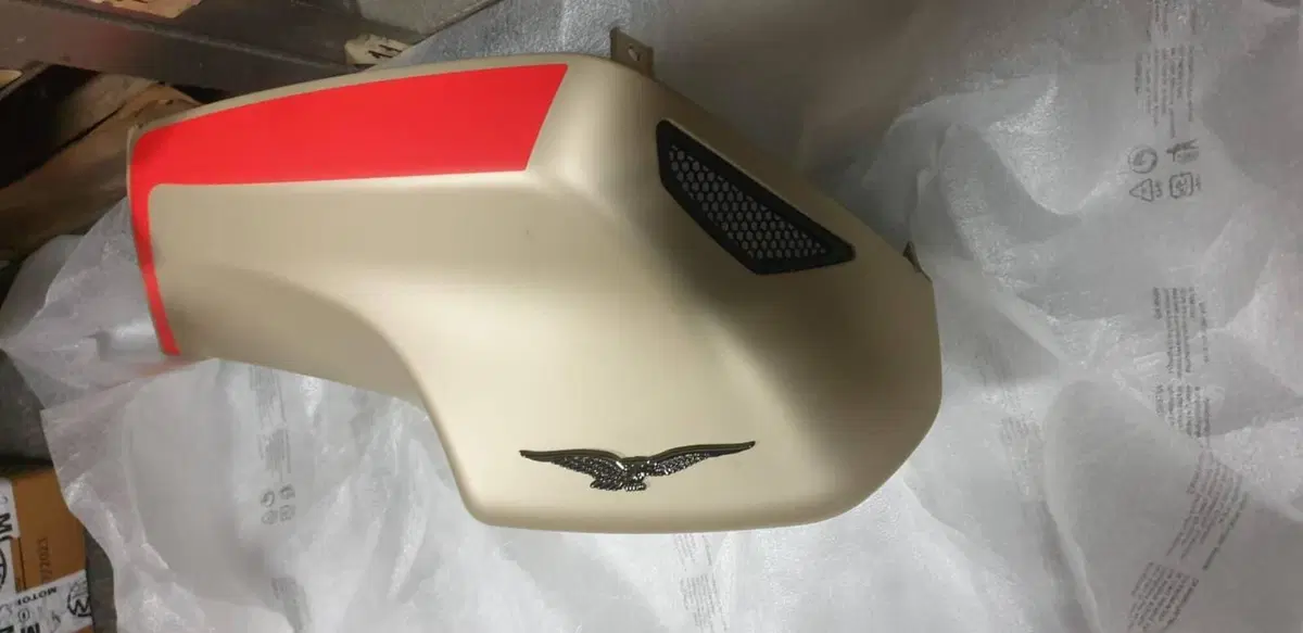 Coperchio serbatoio dx V85TT Travel E4- VV Moto Guzzi