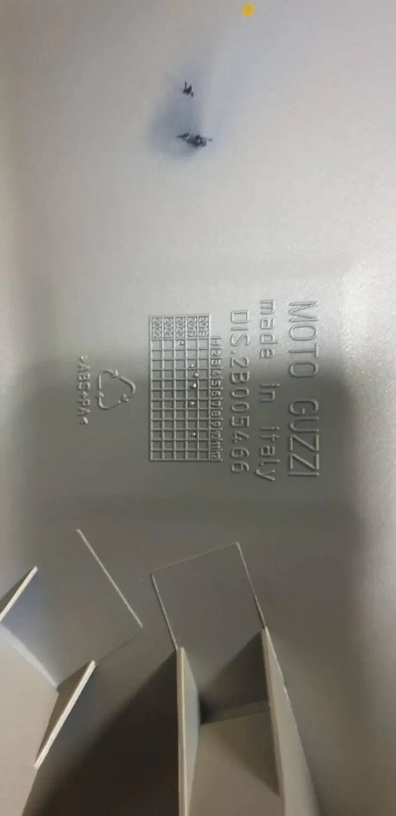 Coperchio serbatoio dx V85TT Travel E4- VV Moto Guzzi (4)