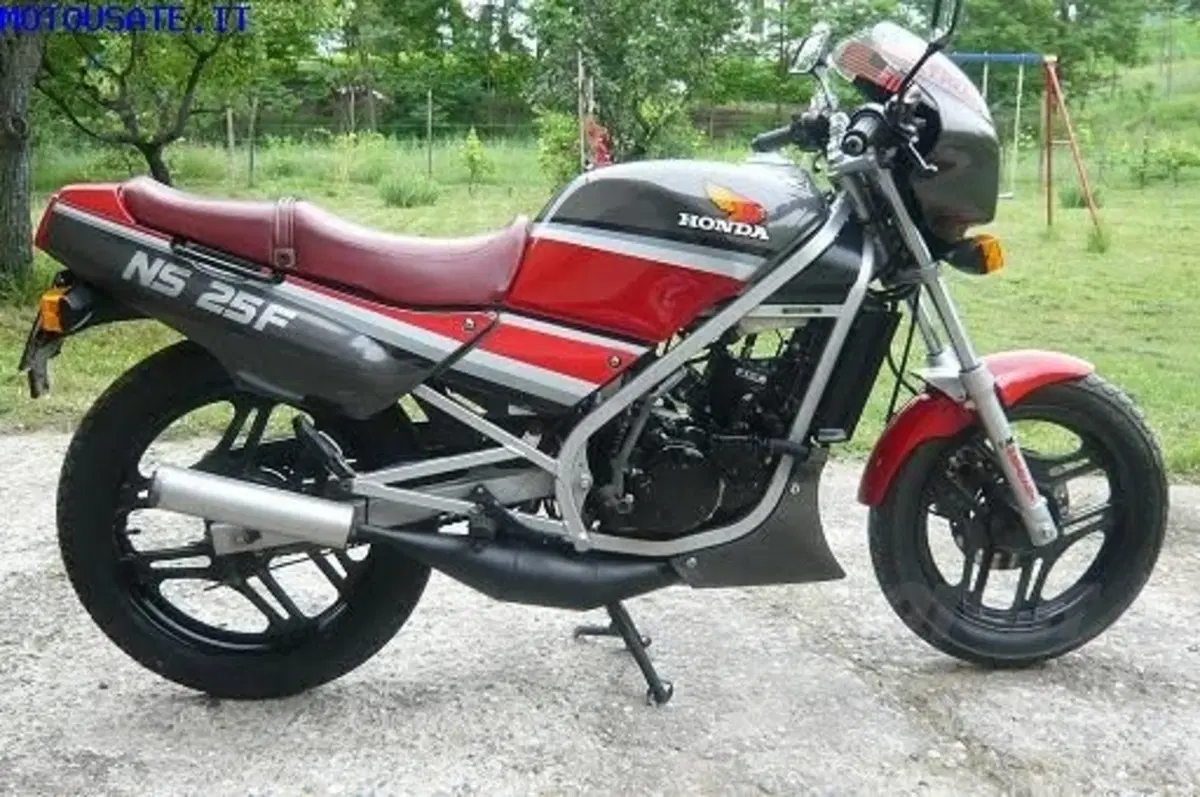 Le Belle e Possibili di Moto.it: Honda NS125F (5)