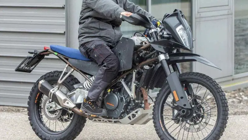 Una nuova KTM 390 enduro, e non Adventure, &egrave; in arrivo [Foto Spia]