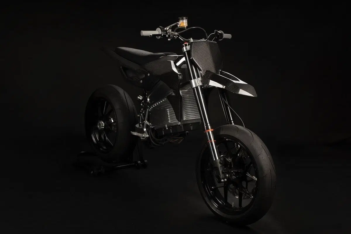 Axiis svela al Liion. Motard elettrico da 720 Nm (5)
