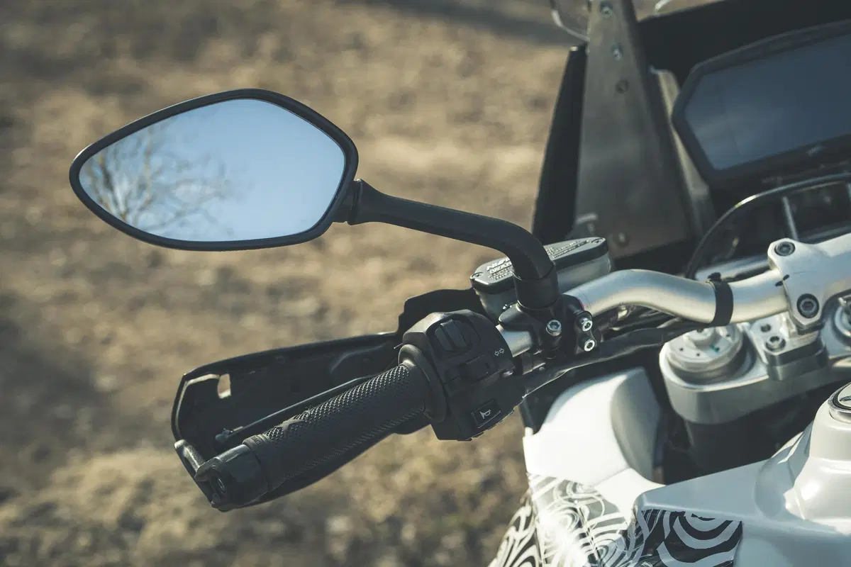 MV Agusta Lucky Explorer 9.5: TEST anteprima del prototipo su strada e offroad! (13)