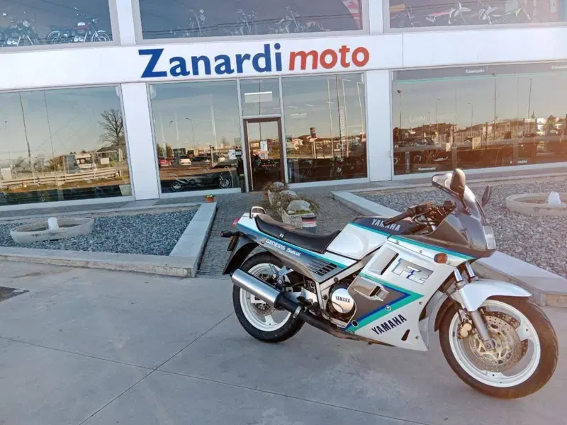 Yamaha fz 750