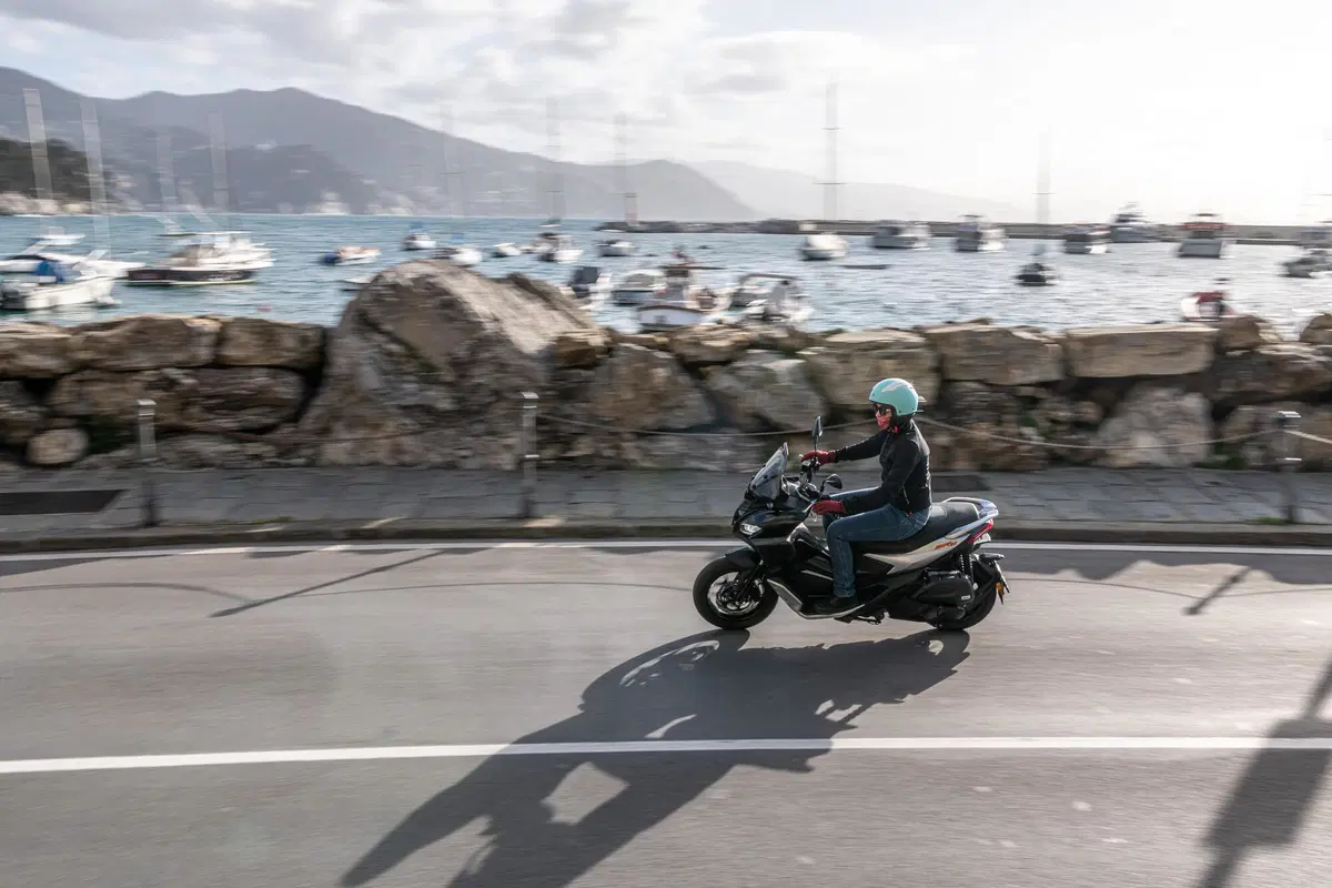 Aprilia SR GT 125 e 200 TEST: più crossover che GT! (3)
