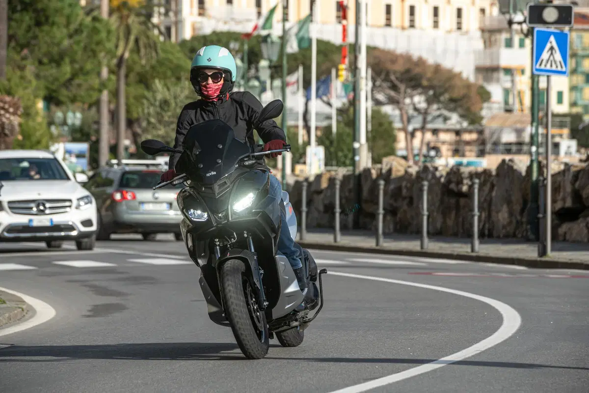 Aprilia SR GT 125 e 200 TEST: più crossover che GT! (4)