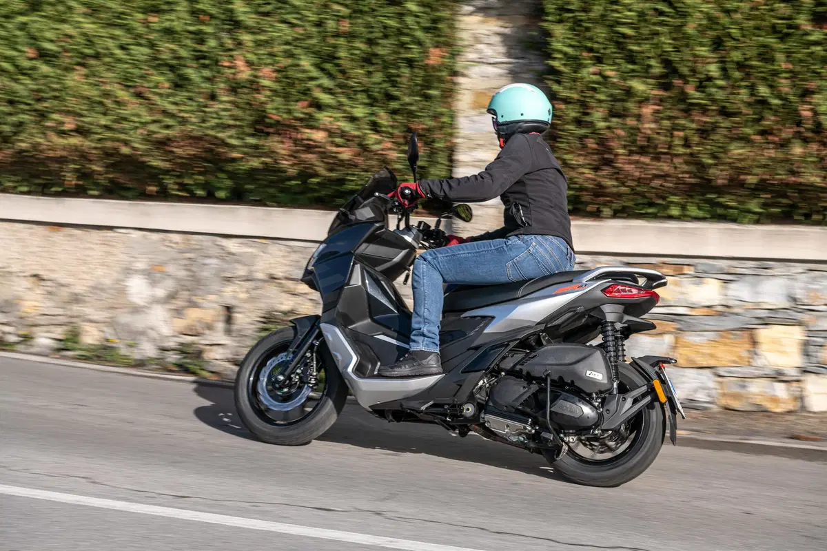 Aprilia SR GT 125 e 200 TEST: più crossover che GT! (14)