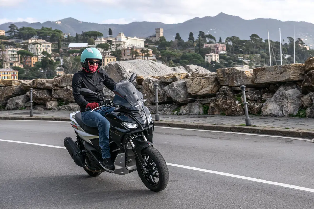 Aprilia SR GT 125 e 200 TEST: più crossover che GT! (9)