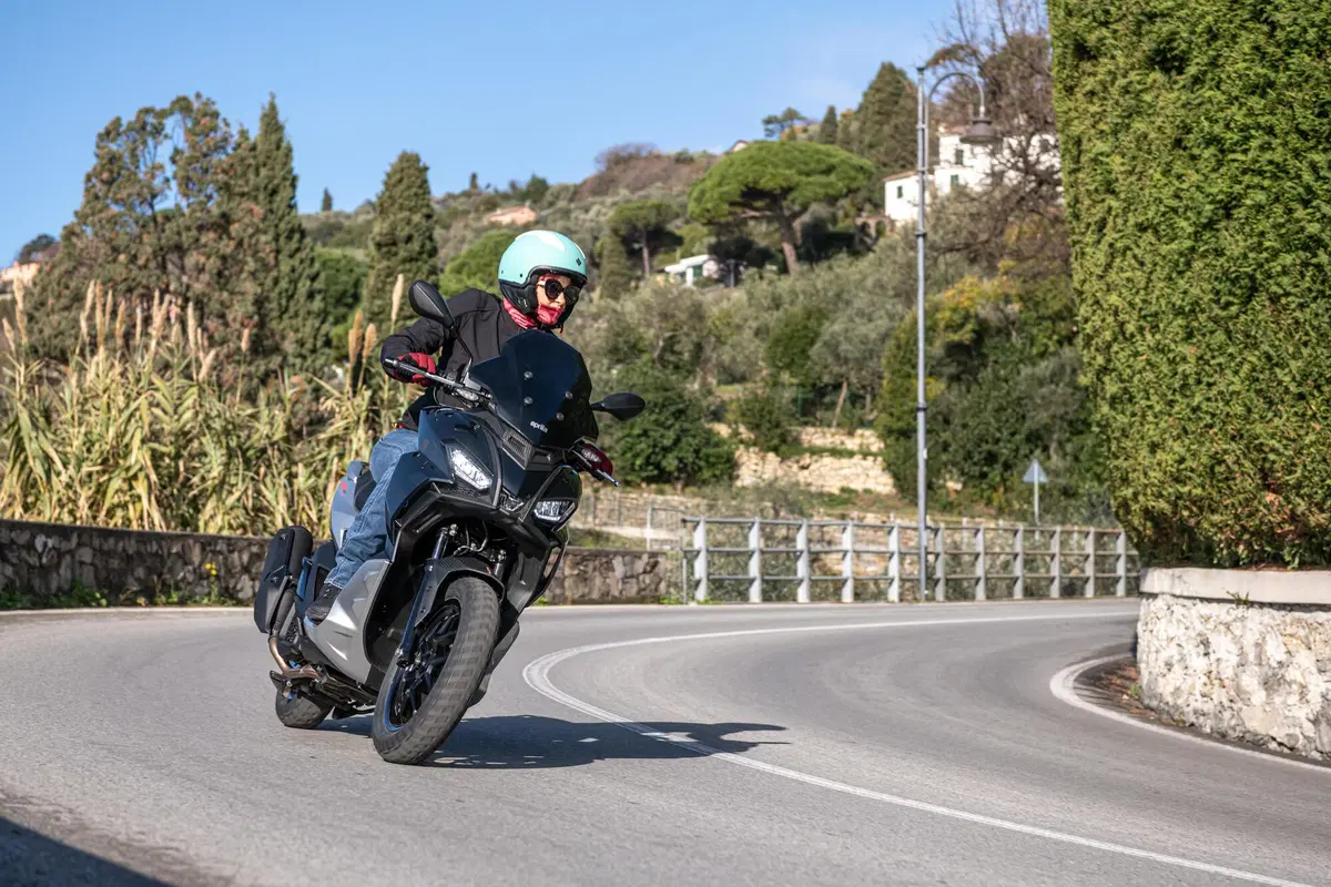 Aprilia SR GT 125 e 200 TEST: più crossover che GT! (7)