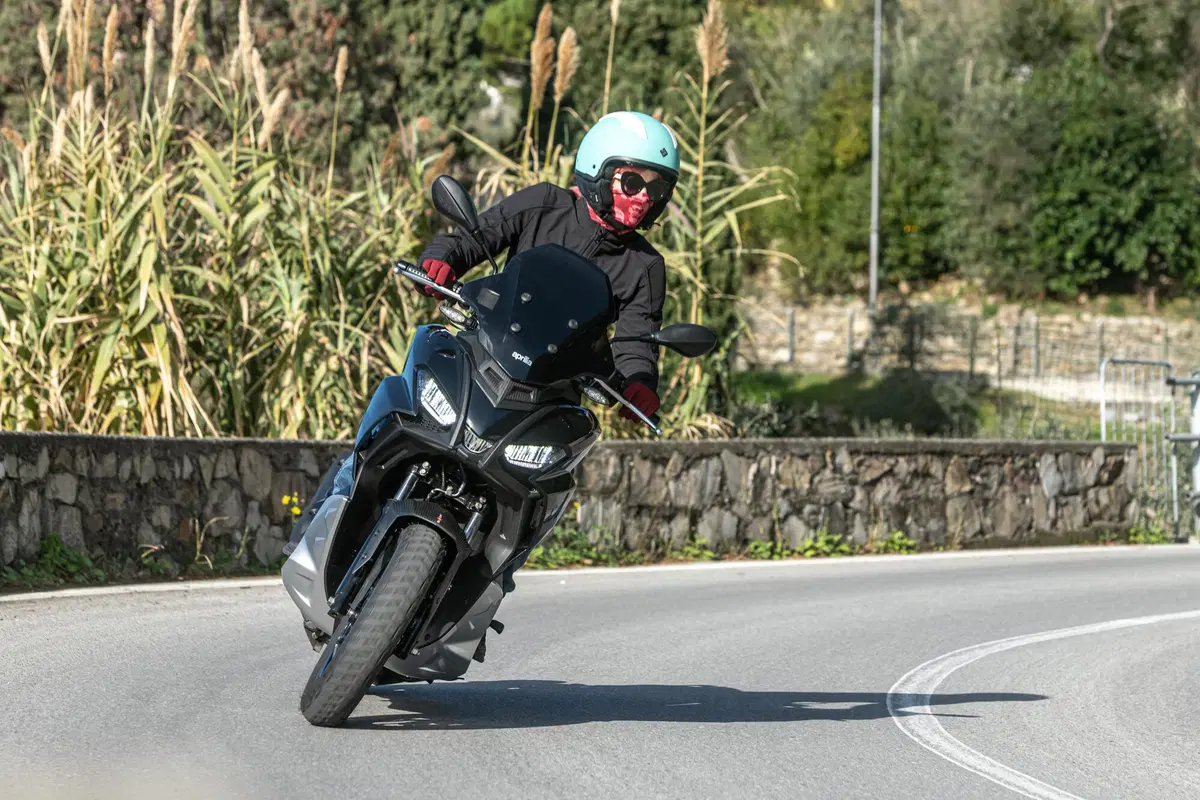 Aprilia SR GT 125 e 200 TEST: più crossover che GT! (10)