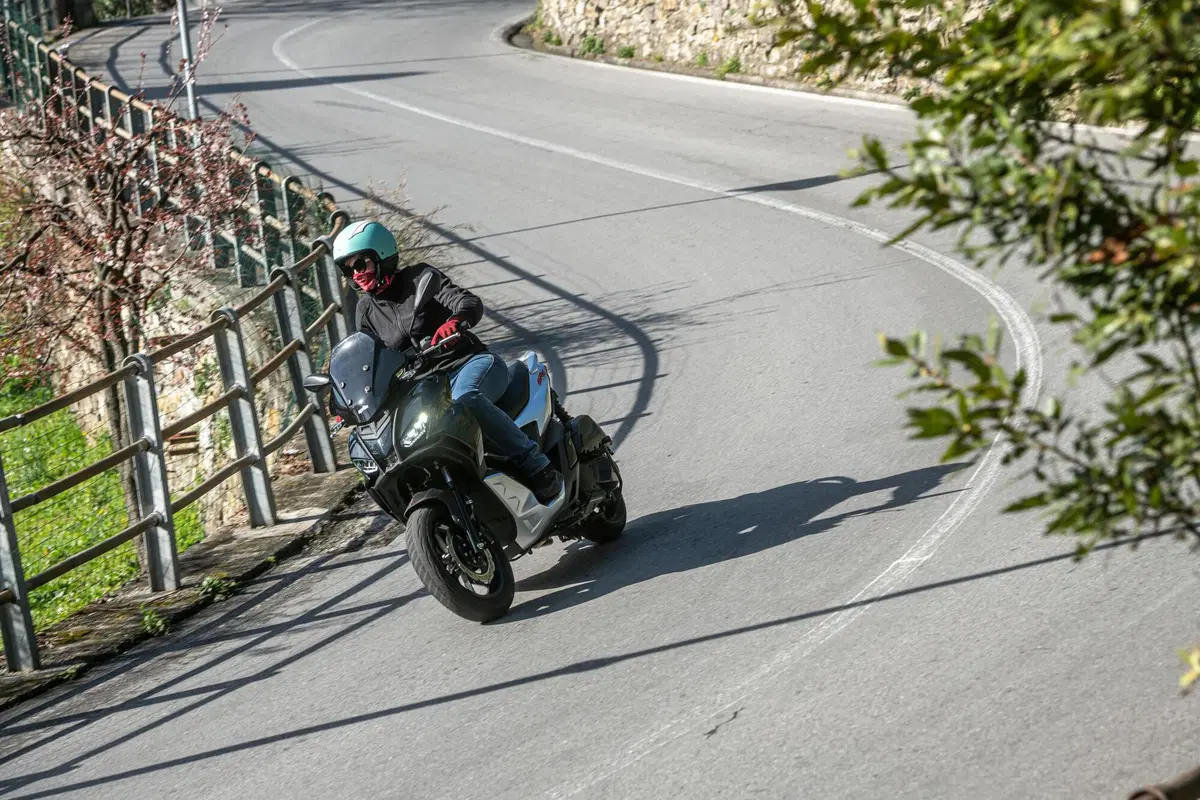 Aprilia SR GT 125 e 200 TEST: più crossover che GT! (13)