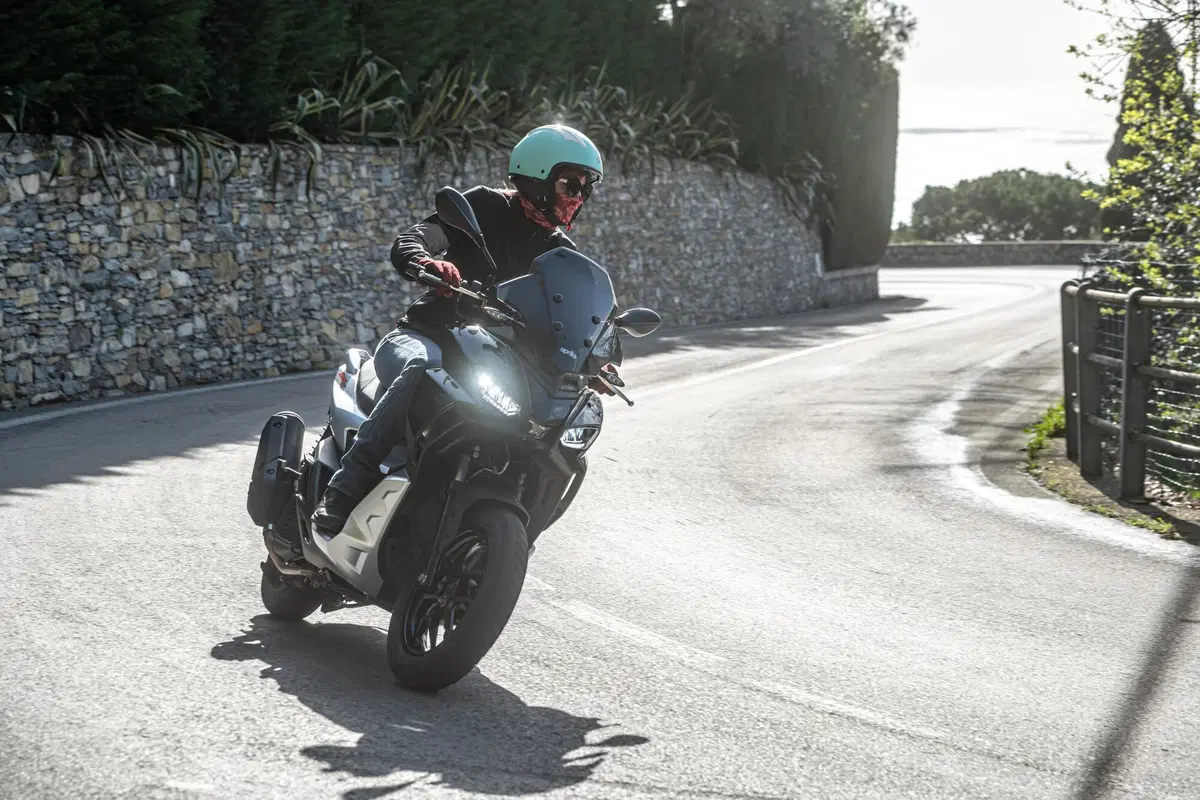Aprilia SR GT 125 e 200 TEST: più crossover che GT! (15)