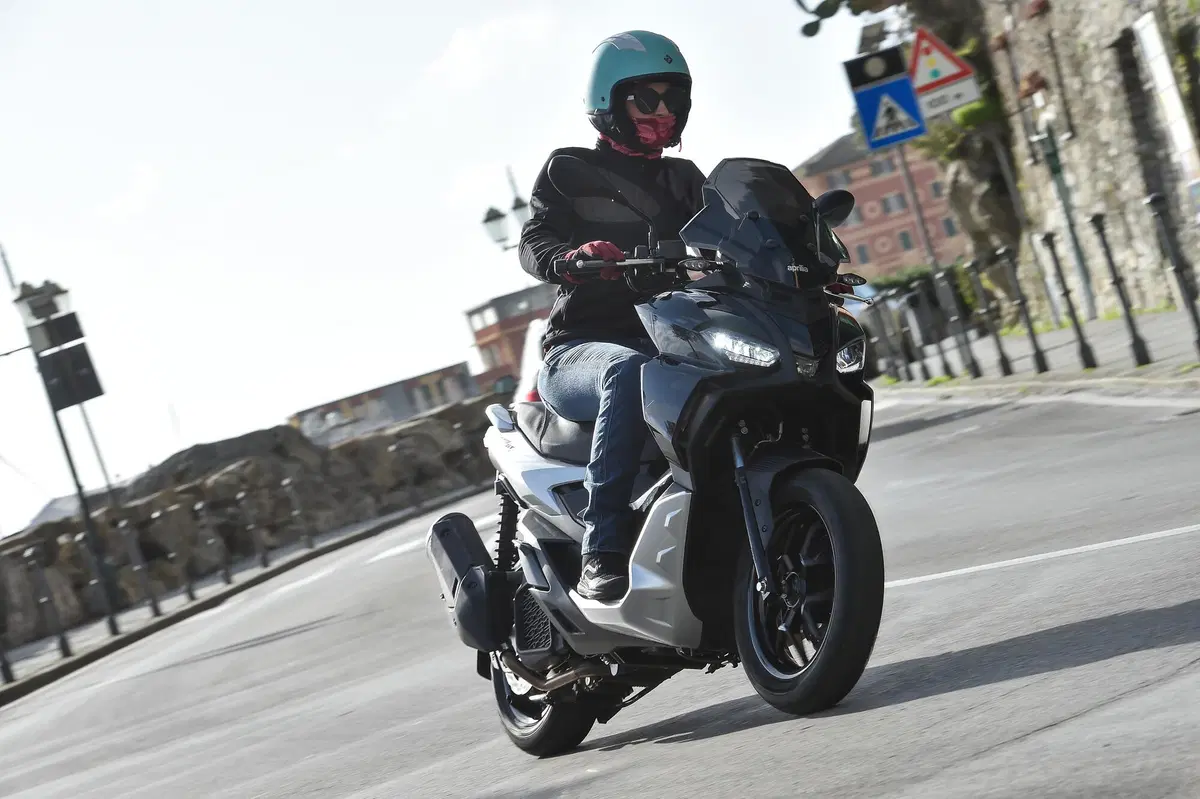 Aprilia SR GT 125 e 200 TEST: più crossover che GT! (16)