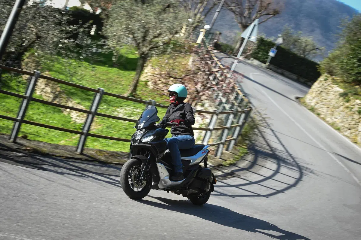 Aprilia SR GT 125 e 200 TEST: più crossover che GT! (18)