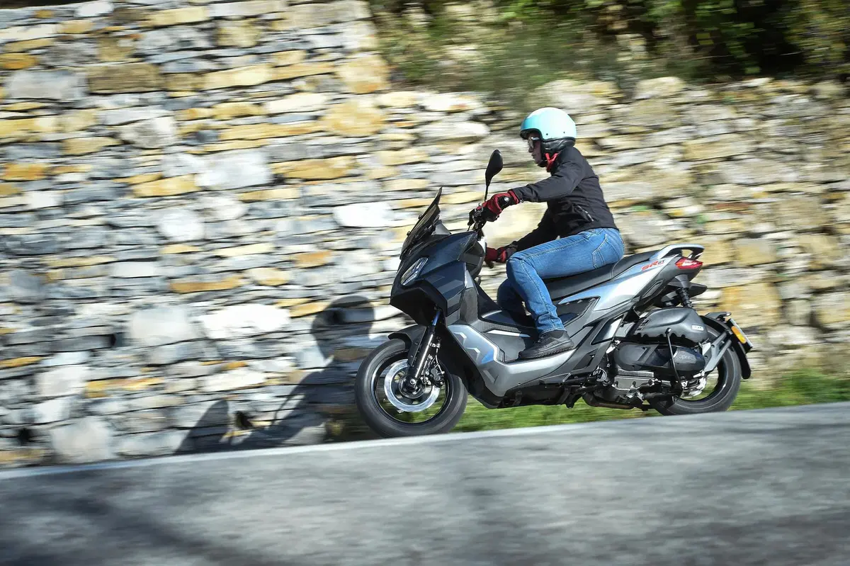 Aprilia SR GT 125 e 200 TEST: più crossover che GT! (19)