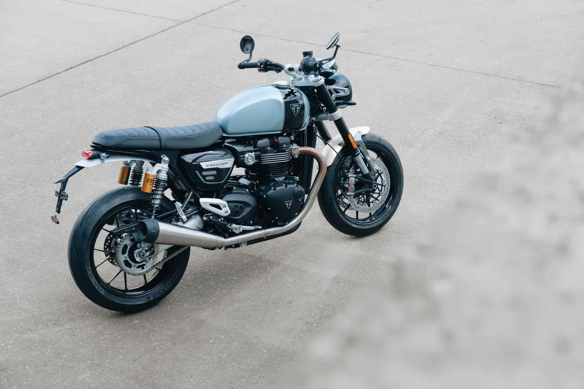 Nuova Triumph Speed Twin Breitling Limited Edition (3)