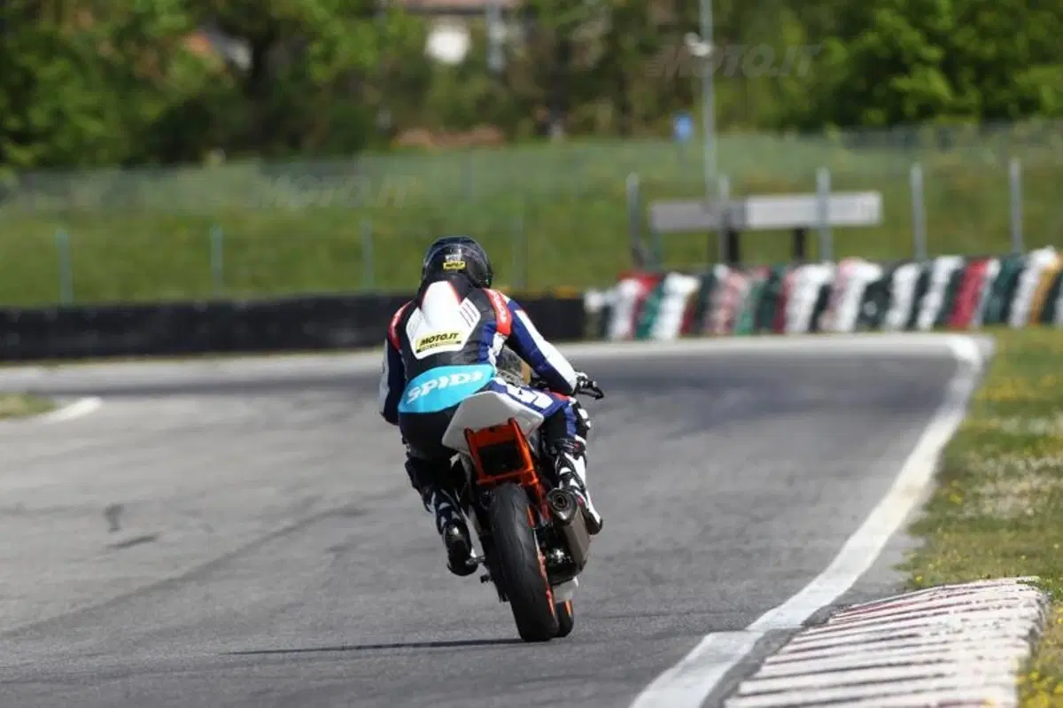 KTM RC 390 Cup (7)