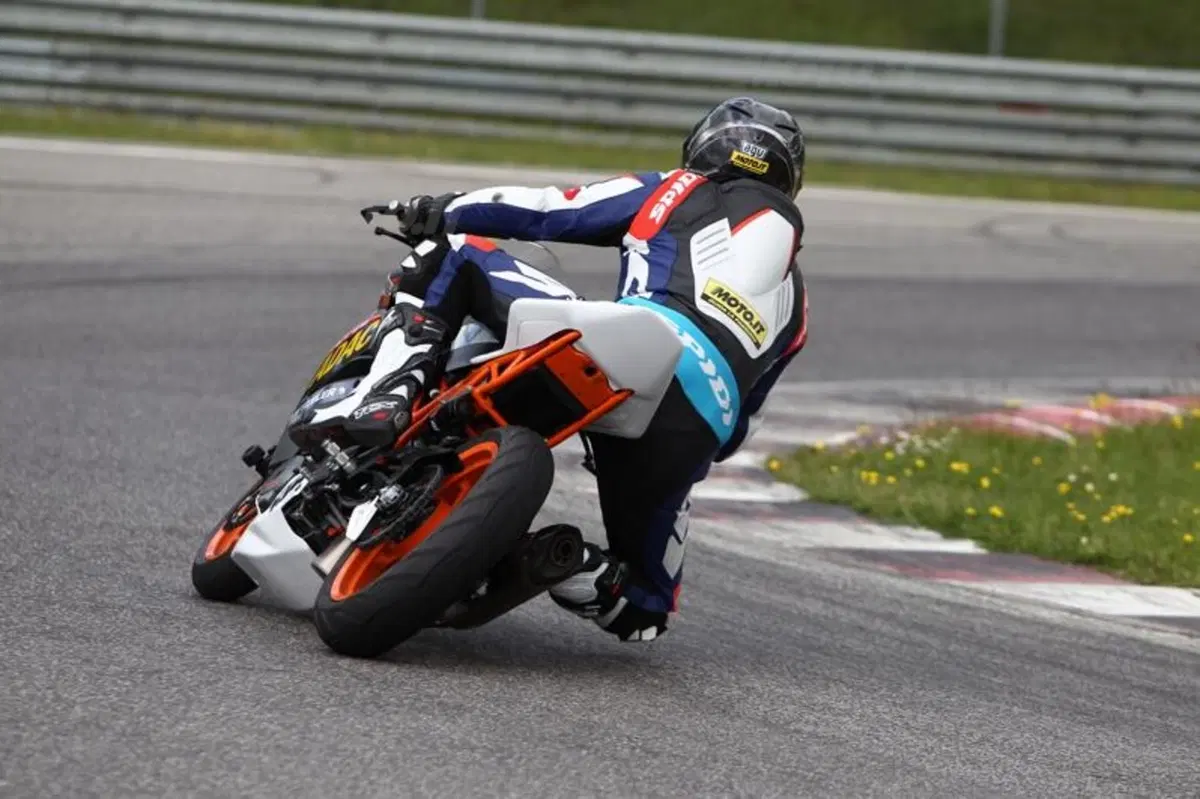 KTM RC 390 Cup (8)
