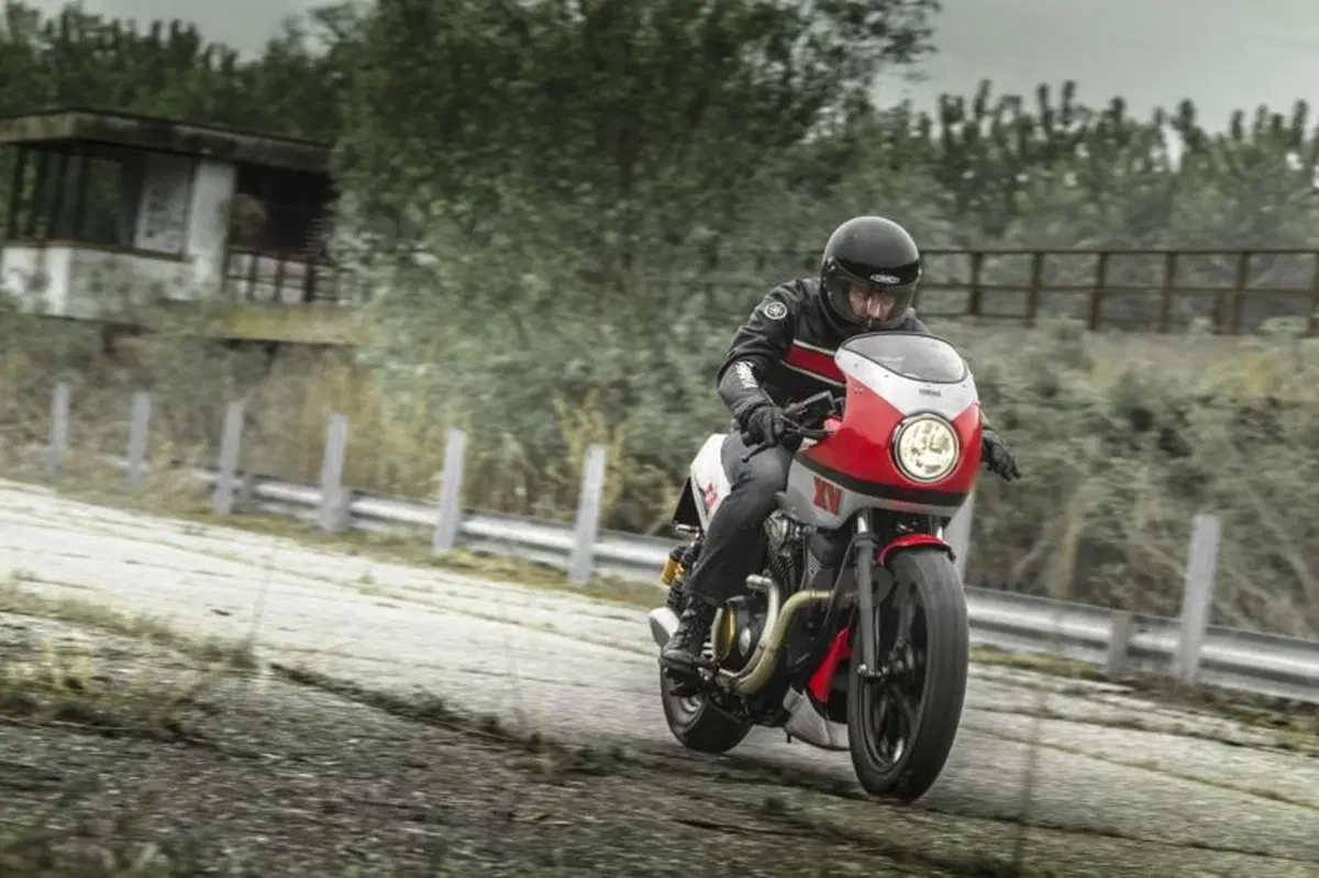 Yamaha XV 950 Yard Built Pure Sports (2)