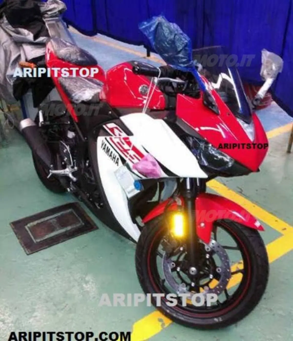 Yamaha R25, nuove foto spia della versione stradale