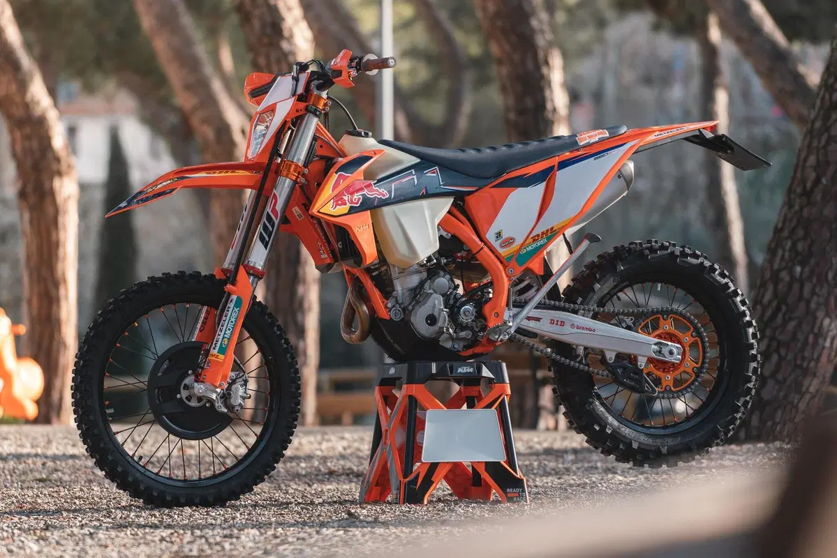 Abbiamo provato le KTM EXC 2022 300 2t e 350 4t top di gamma (4)