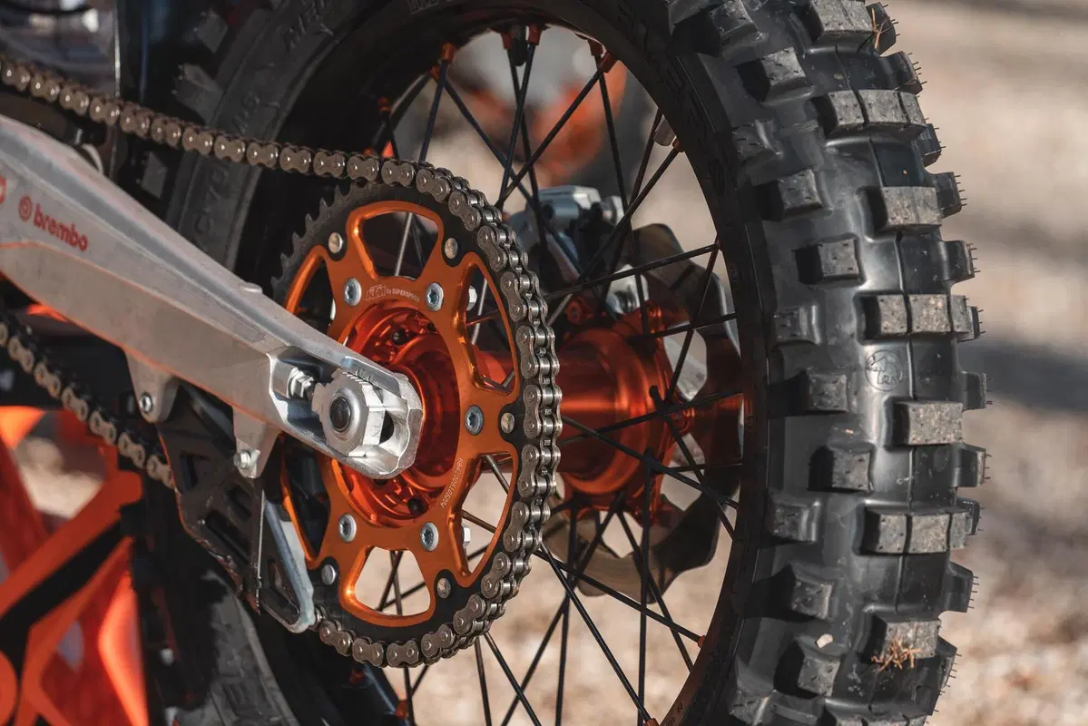Abbiamo provato le KTM EXC 2022 300 2t e 350 4t top di gamma (10)