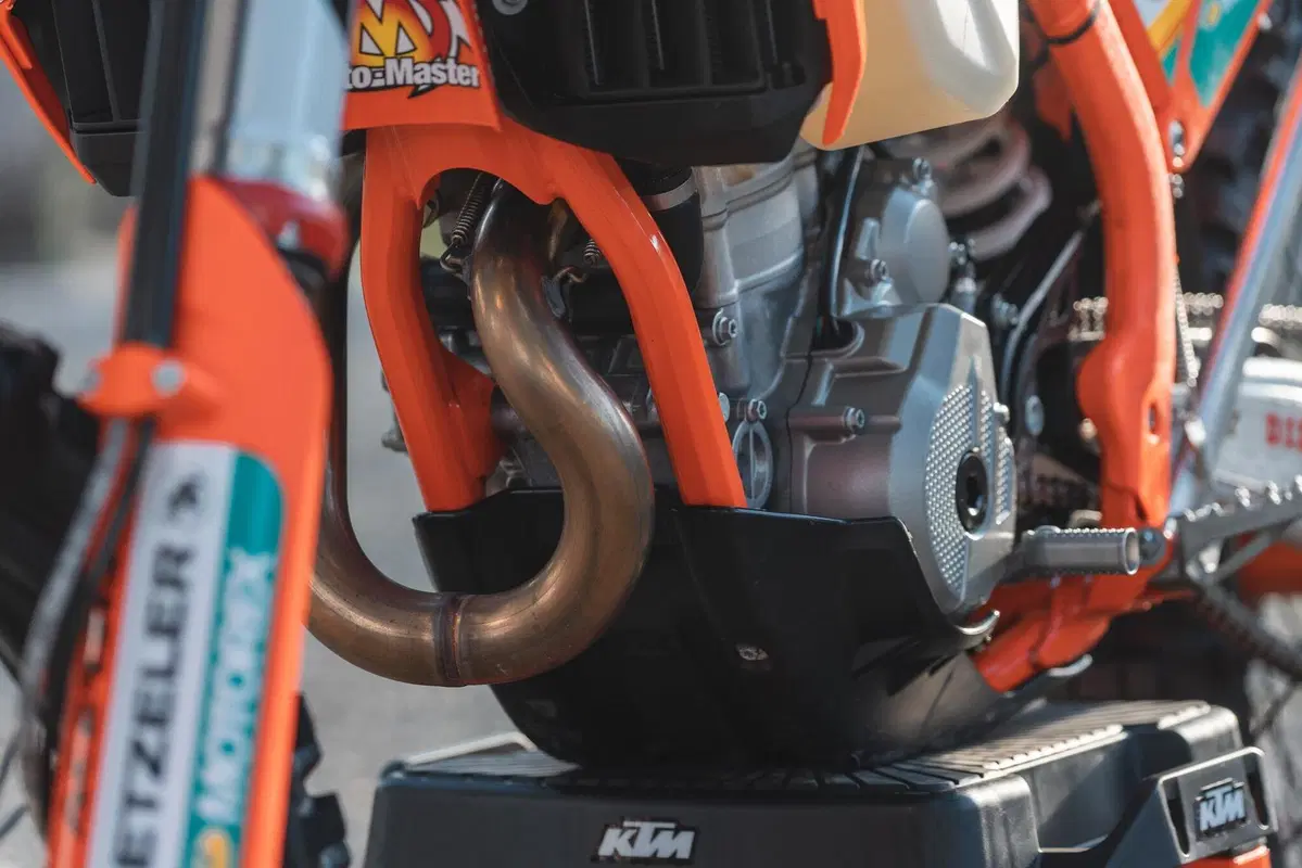 Abbiamo provato le KTM EXC 2022 300 2t e 350 4t top di gamma (14)