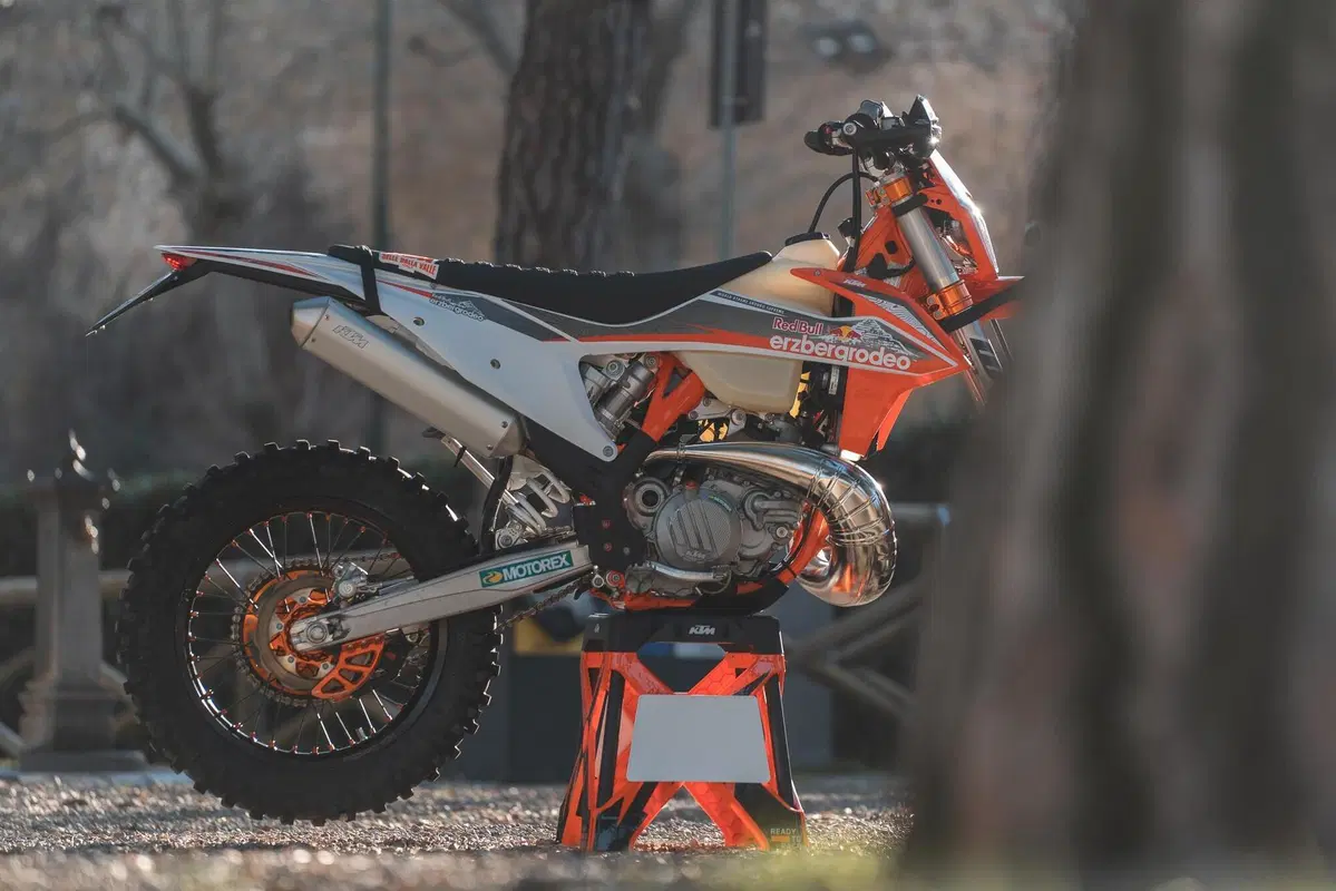 Abbiamo provato le KTM EXC 2022 300 2t e 350 4t top di gamma (15)