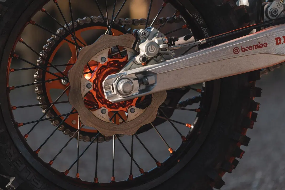 Abbiamo provato le KTM EXC 2022 300 2t e 350 4t top di gamma (16)