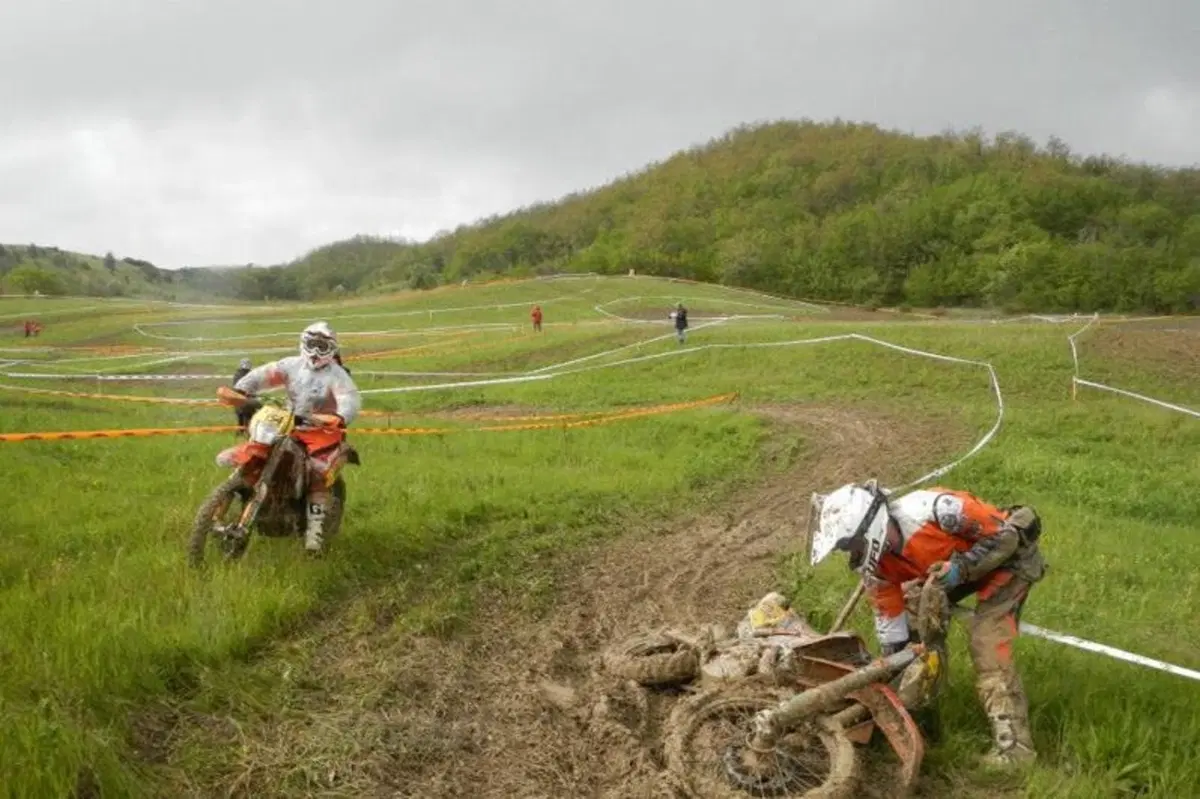 Trofeo Enduro KTM. Gubbio, il mare di fango non ferma i piloti! (6)
