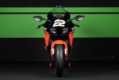 Kawasaki: la ZX-10R replica GPZ 900R all'asta (4)