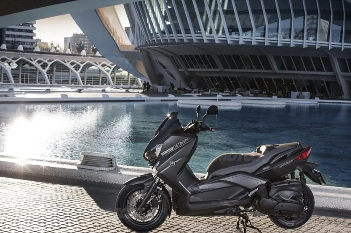 Yamaha presenta il nuovo X-Max 400 MomoDesign (8)