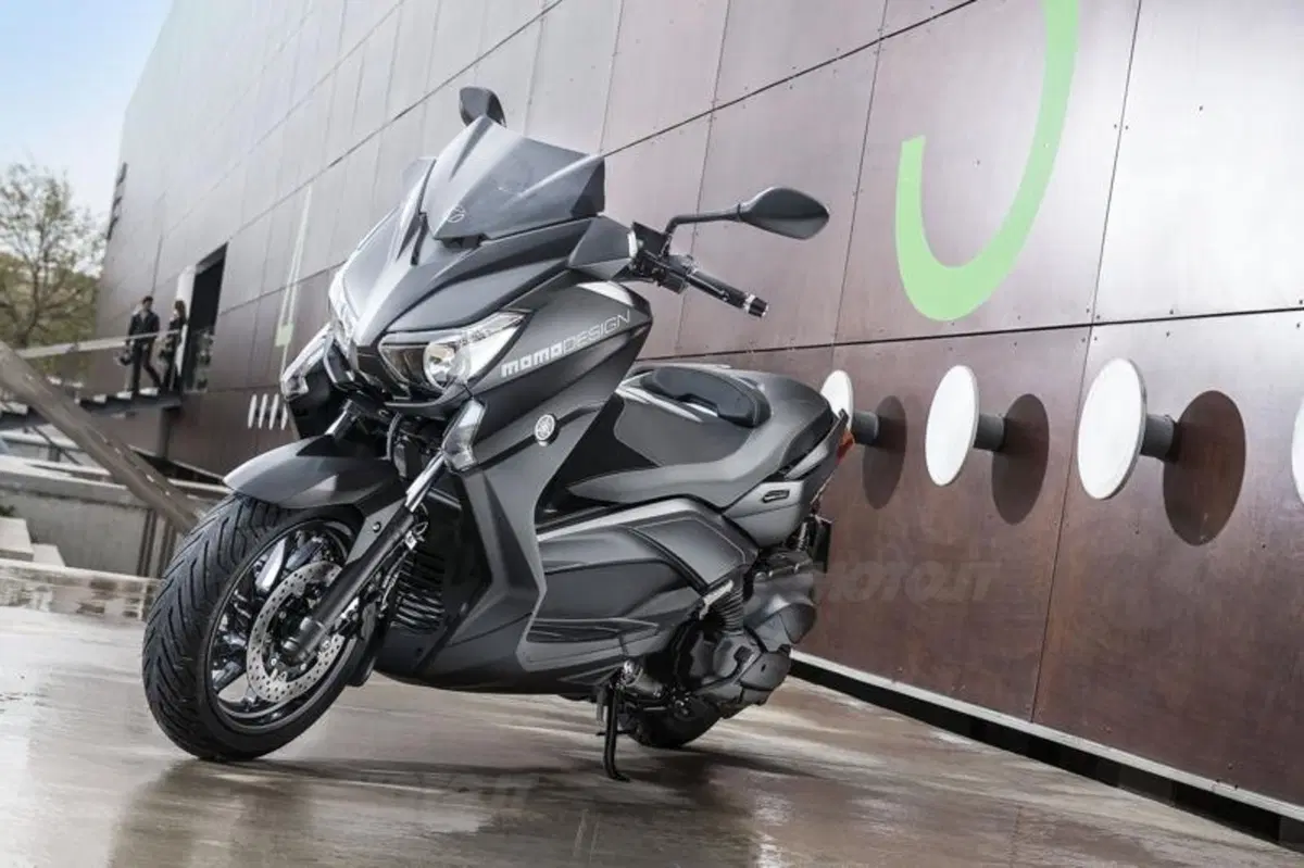 Yamaha presenta il nuovo X-Max 400 MomoDesign (10)