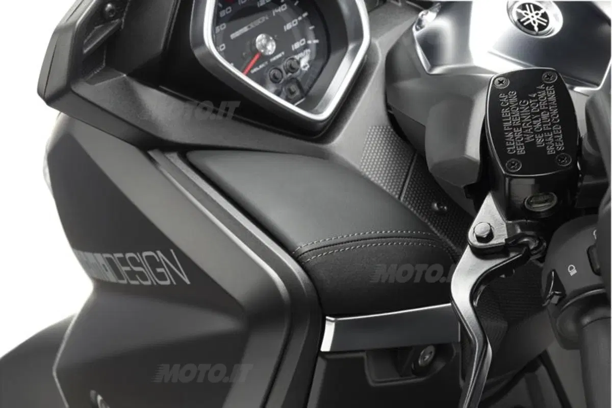 Yamaha presenta il nuovo X-Max 400 MomoDesign (13)