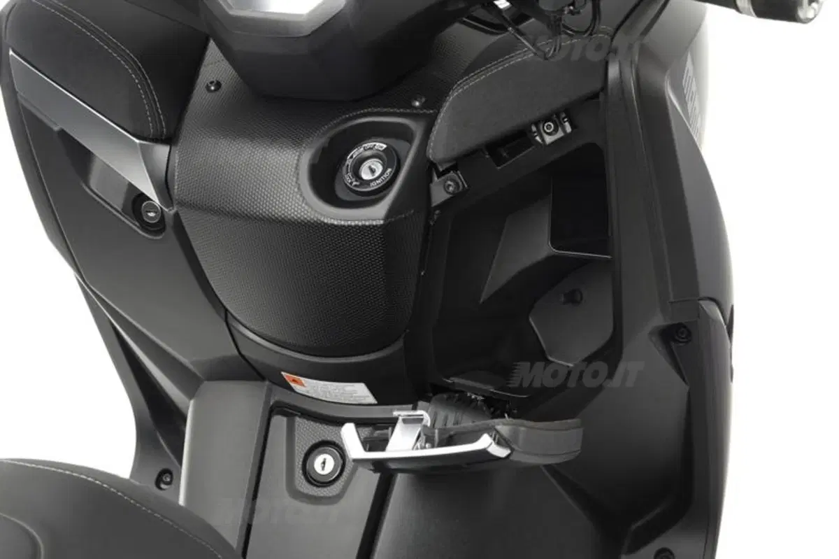 Yamaha presenta il nuovo X-Max 400 MomoDesign (14)