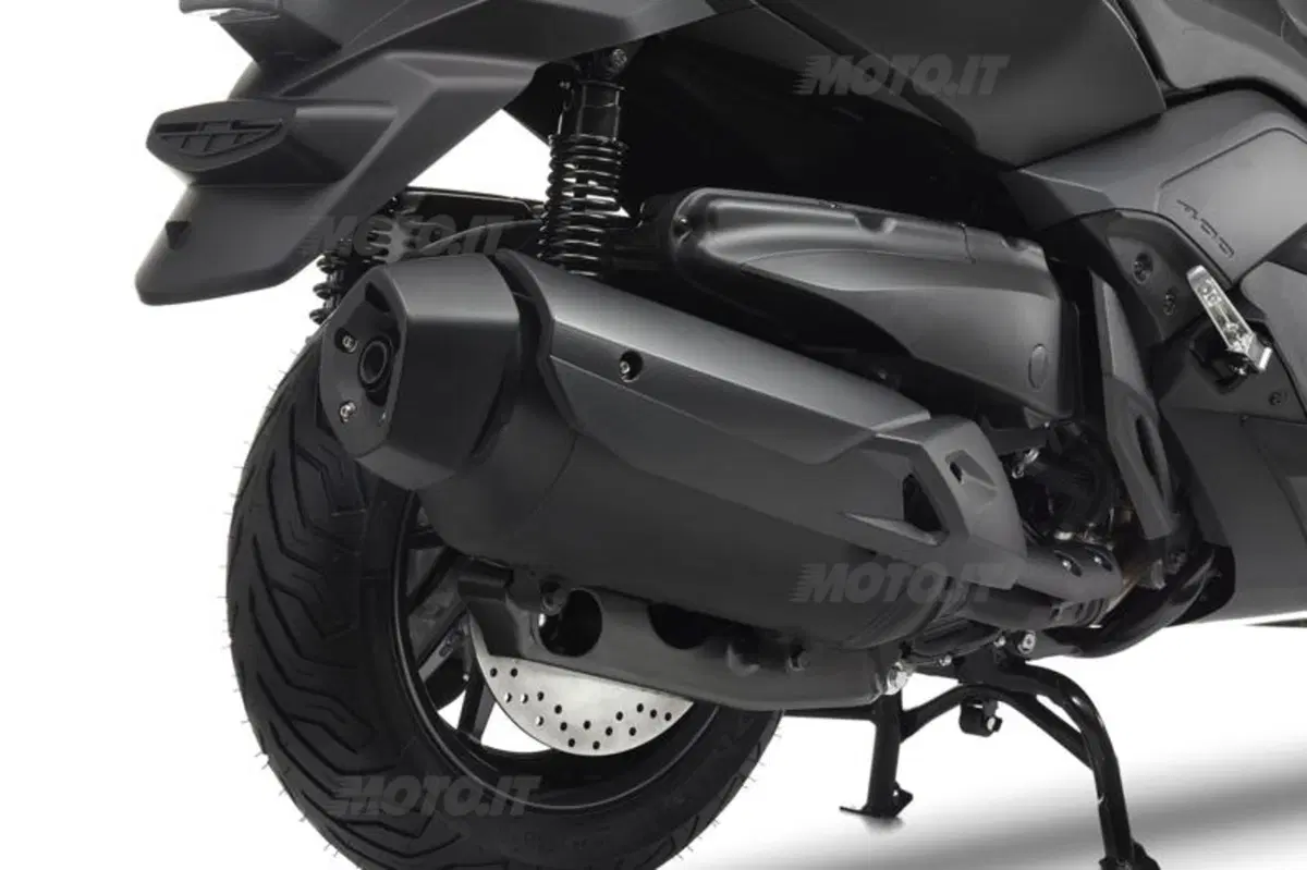Yamaha presenta il nuovo X-Max 400 MomoDesign (15)