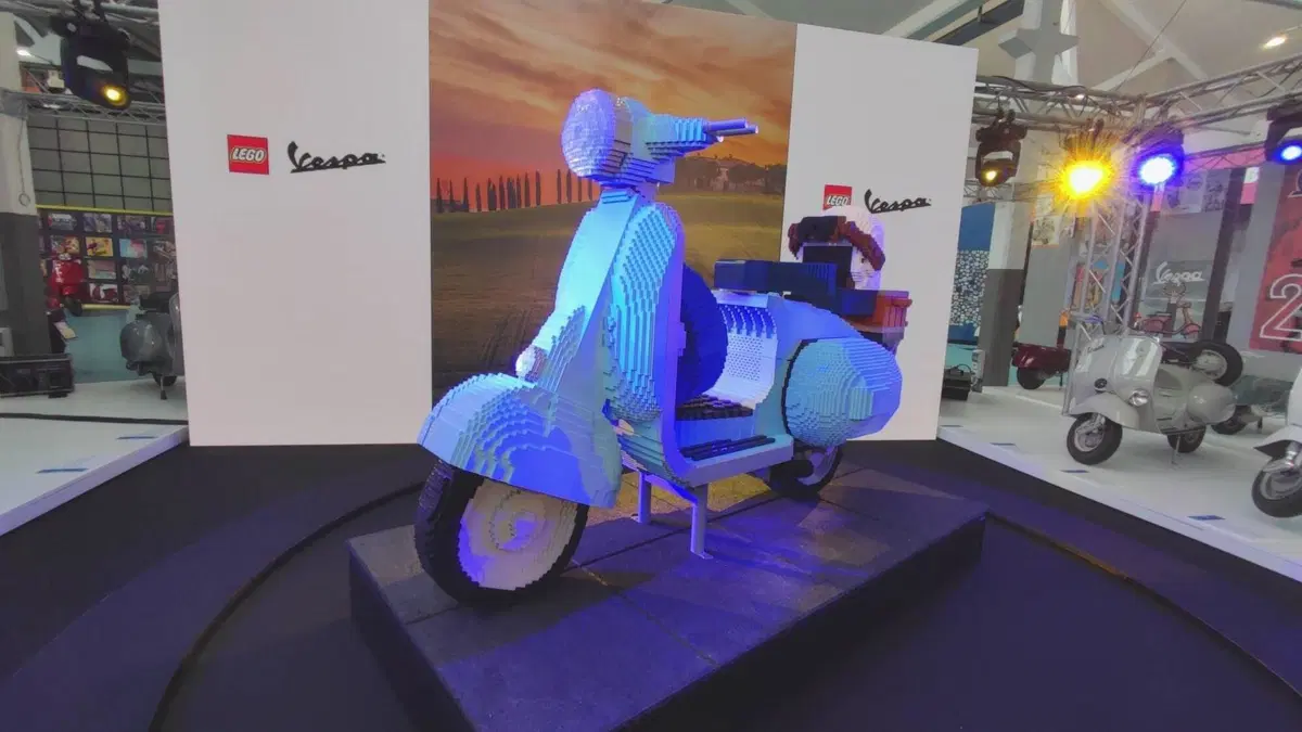 LEGO® Vespa 125. Due Storie (4)
